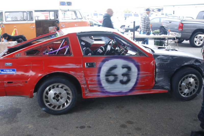 Illustration for article titled 24 Hours Of LeMons Arse Freeze-A-Palooza Über Gallery: Awesome Datsuns, Driven Nissans